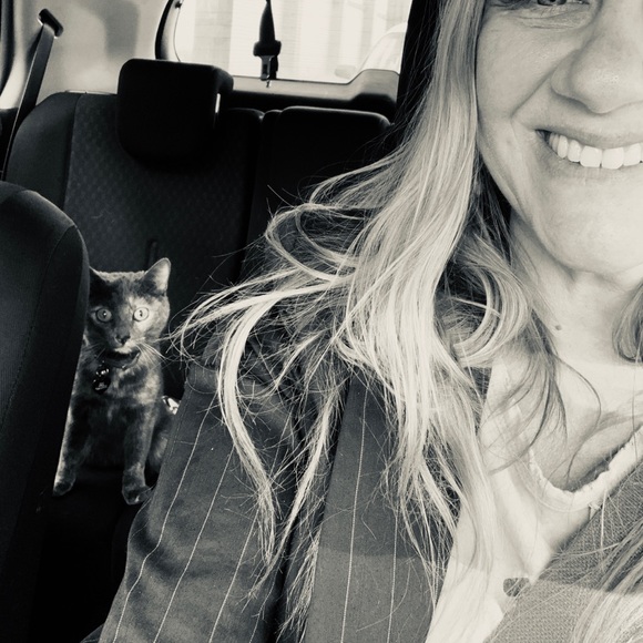 Meet your Posher, Jenn - Picture 4 of 12